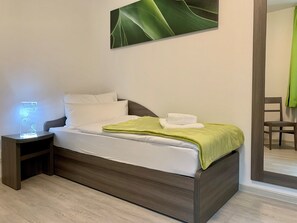 1 bedroom, travel crib, WiFi (free), bed sheets