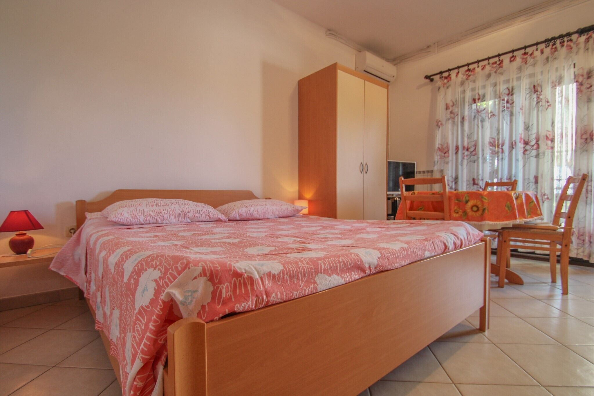 Leilighet, terrasse | 1 soverom, wi-fi (inkludert) og sengetøy