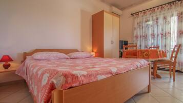 Appartamento, terrazzo | 1 camera, Wi-Fi gratuito, lenzuola