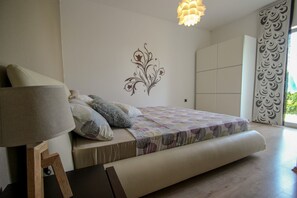 Apartment, Terrasse | 2 Schlafzimmer, Schreibtisch, kostenloses WLAN, Bettwäsche