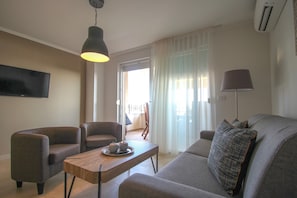 Apartment (Split Level) | Living area