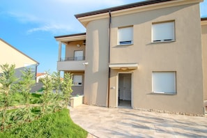 Exterior - Andi (Novigrad)