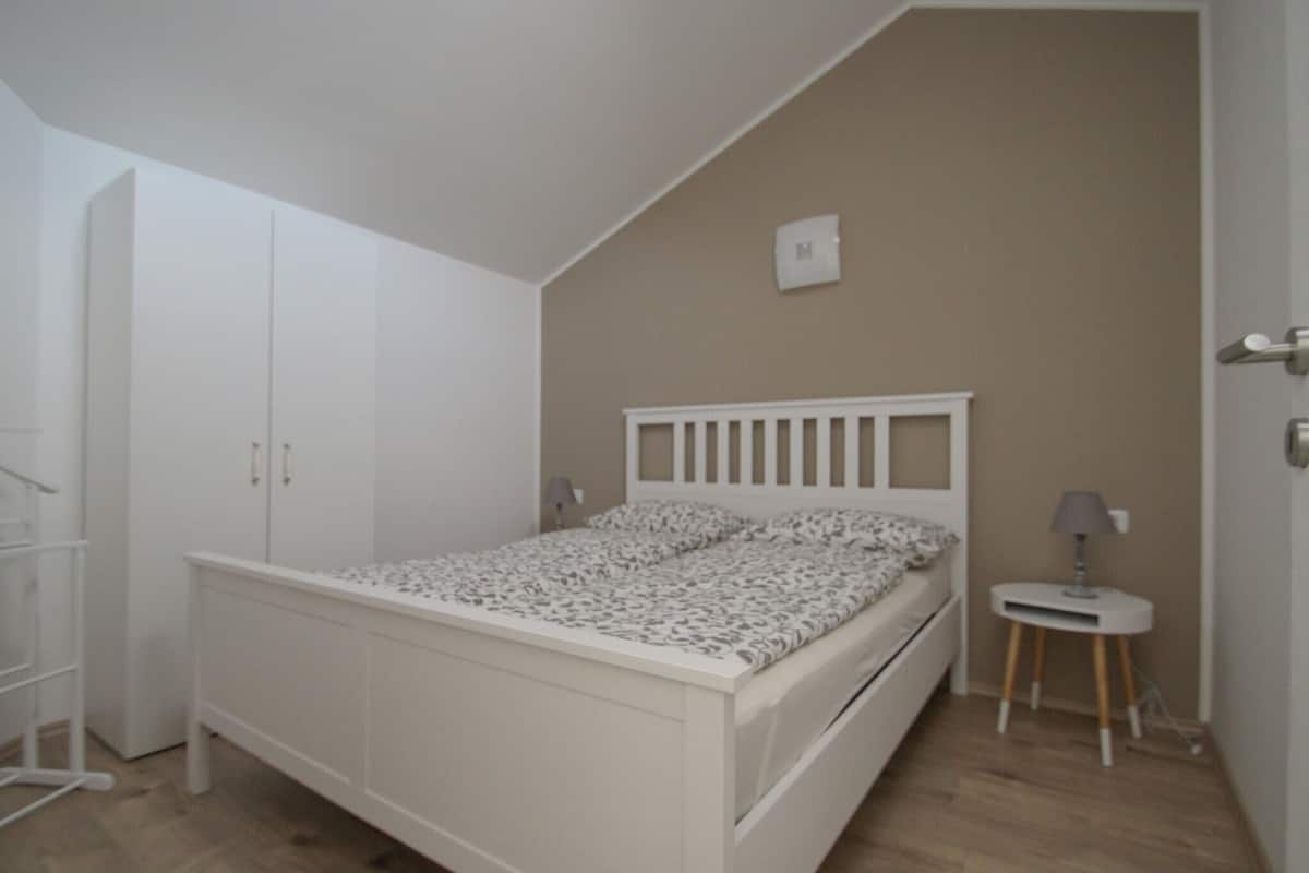 Apartment (Split Level)