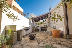 Deluxe Apartment (9) | Courtyard view