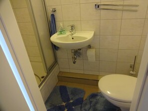 Hårtork och toalettpapper