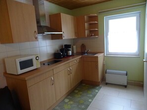 Kjøleskap og mikrobølgeovn