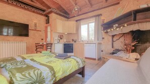 Studio Apartment (A2)