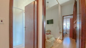 Unclassified image, 3 of 58, button - Beco (Novigrad)