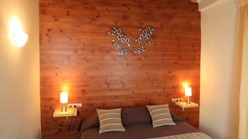 Comfort Apartment, 2 Bedrooms | 1 bedroom, premium bedding, iron/ironing board, free cots/infant beds