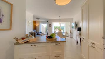 Hus, 3 soverom | Eget kjøkken | Kjøleskap, mikrobølgeovn, ovn og oppvaskmaskin