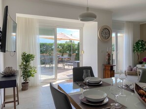 House, Private Pool | Private kitchen | Full-sized fridge, microwave, oven, stovetop - Casa Hanna (Novigrad)