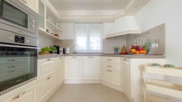House, Private Pool | Private kitchen | Full-size fridge, microwave, oven, stovetop