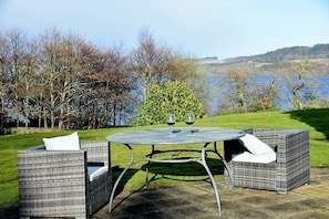 Outdoor dining - Number 15 Lomond Castle - Sleeps 6 guests in 3 bedrooms (Alexandria)