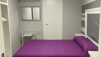 1 slaapkamer, een minibar, een bureau, een laptopwerkplek