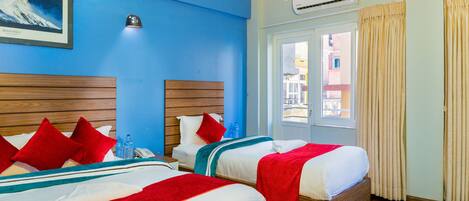 Kamar Triple Keluarga | Brankas, meja kerja, kedap suara, dan setrika/meja setrika