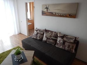 Basic Studio | 1 bedroom, iron/ironing board, free WiFi, bed sheets