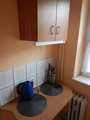 Basic Studio | Private kitchen | Fridge, stovetop