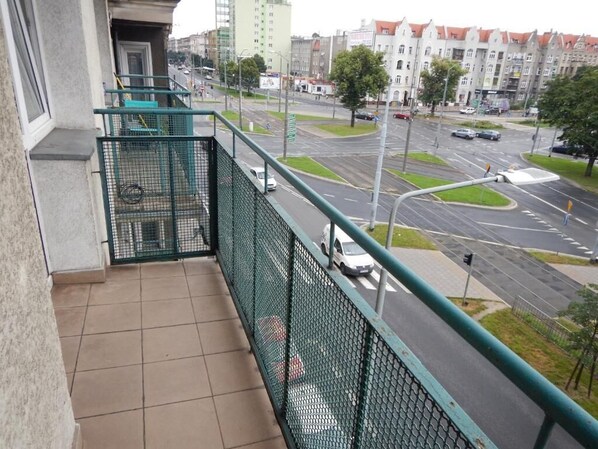 Basic Studio | Balcony