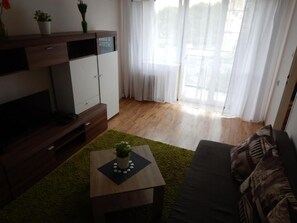 Basic Studio | Living room