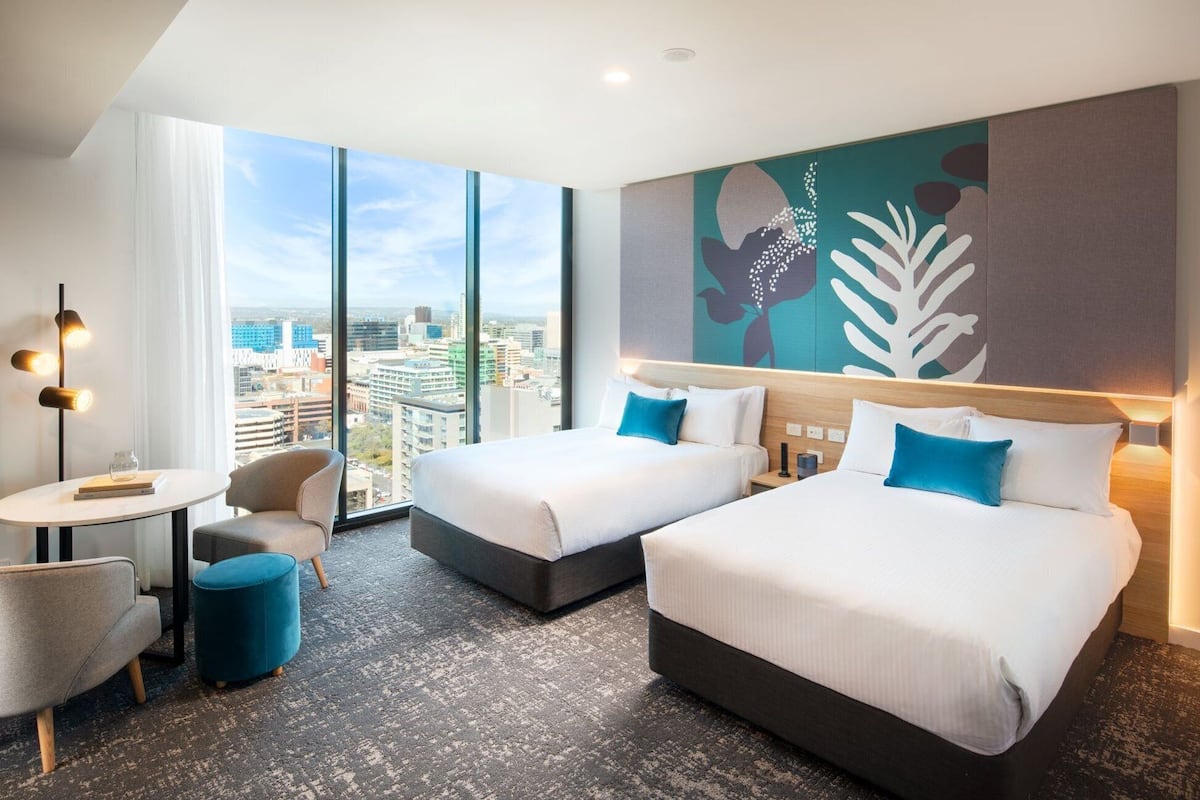 防过敏的被褥、客房内保险箱、办公桌、笔记本电脑工作区