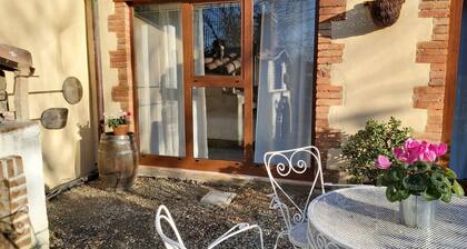 GIULIA -1 Bedroom Country House in Monteriggioni - Siena