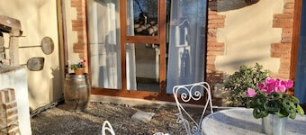 GIULIA -1 Bedroom Country House in Monteriggioni - Siena