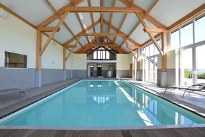 獨棟房屋 | 游泳池 | 室內游泳池和室外游泳池
