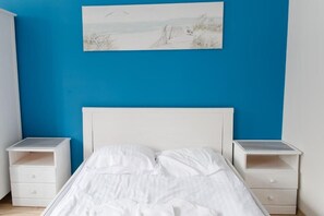 Habitación estándar con 1 cama matrimonial o 2 individuales | Tabla de planchar con plancha, wifi gratis y ropa de cama 