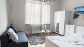 Standard Double or Twin Room | Seterika/papan seterika, Wi-fi percuma, cadar katil 
