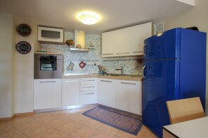 Apartment, Balcony | Private kitchen | Full-size fridge, oven, stovetop, dishwasher - Denis (Novigrad)
