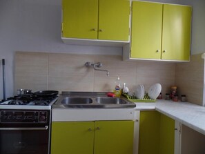 Apartment | Shared kitchen | Full-sized fridge, oven, stovetop, cookware/dishes/utensils