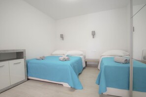 1 bedroom, desk, free WiFi, bed sheets - Doris (Novigrad)