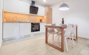 Apartment (2) | Private kitchen | Full-size fridge, oven, stovetop, cookware/dishes/utensils - Doris (Novigrad)