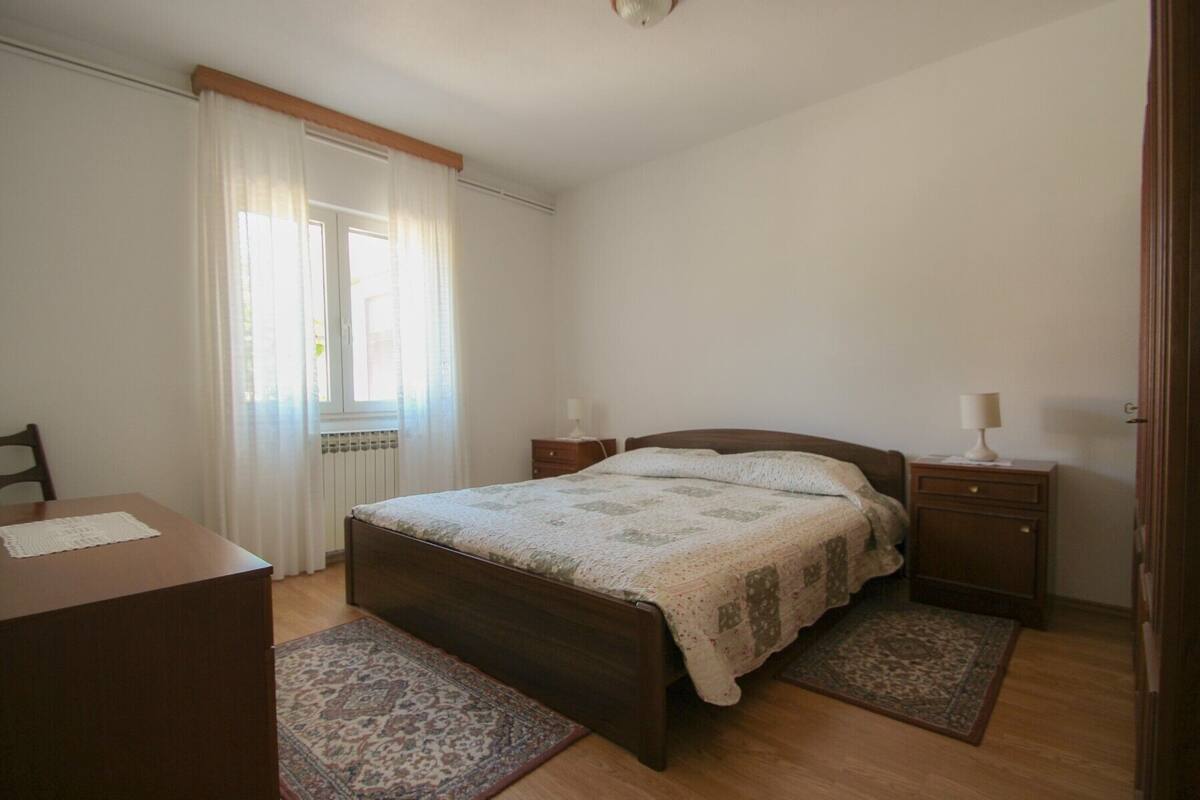 Apartment (A4) | 2 Schlafzimmer, Schreibtisch, kostenloses WLAN