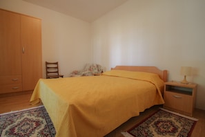 Apartment (A2) | 2 Schlafzimmer, Schreibtisch, kostenloses WLAN