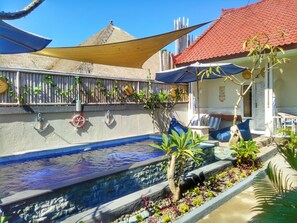 Kolam renang outdoor