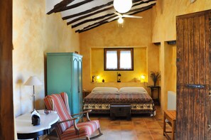 Cots/infant beds, rollaway beds, free WiFi, bed sheets - Casa del Riu (Beneixama)