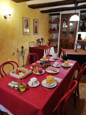 Breakfast area