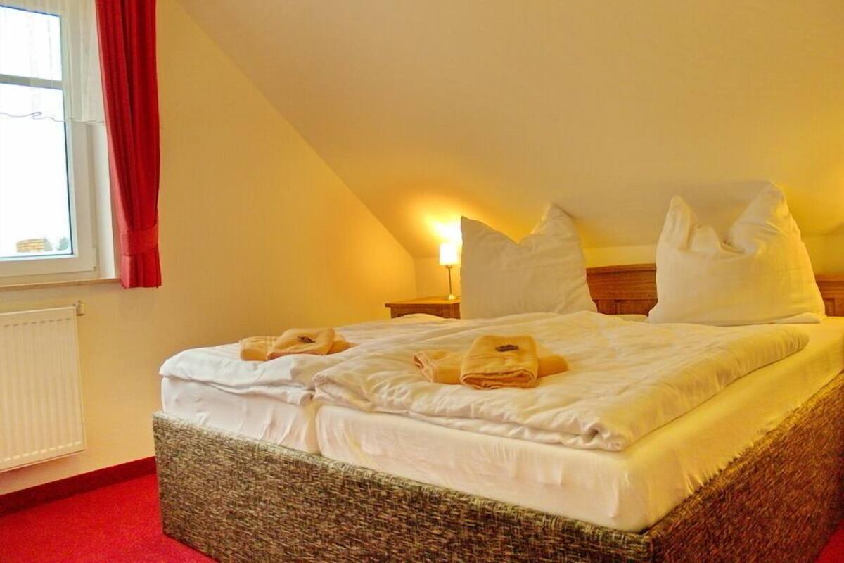Hypo-allergenic bedding available, WiFi (free)