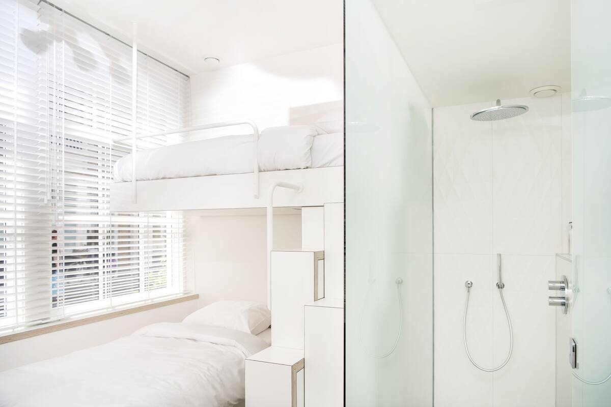 budget twin room (Room1) | WiFi (free), individually decorated, individually furnished