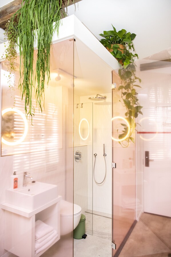 Luxury Double Room (Kamer 2) | Bathroom | Towels