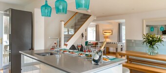 The Rock, Sleeps 8, Pets, Hot Tub