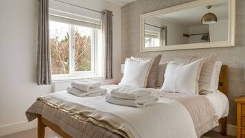 4 Schlafzimmer, BĂŒgeleisen/BĂŒgelbrett, WLAN, BettwĂ€sche