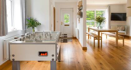 The Rock, Sleeps 8, Pets, Hot Tub