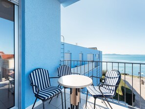 Apartment | Balcony - Opulent Apartment in Zadar Near Sea (Zadar)