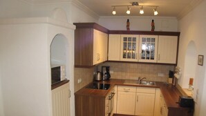 Microwave, oven, dishwasher - Beautiful Holiday Apartment in a Villa in Adenau (Adenau)