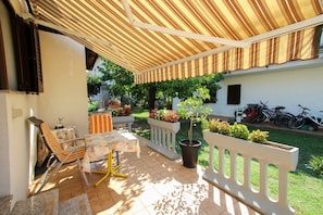 House, 1 Bedroom | Terrace/patio