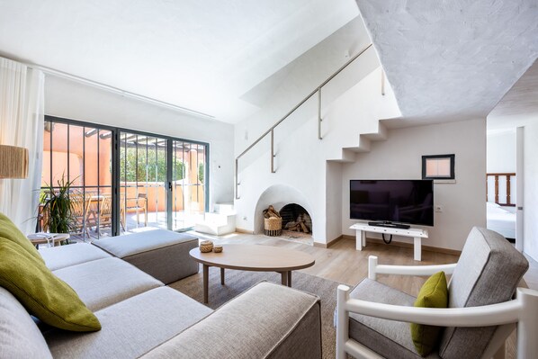 Flachbildfernseher, Kamin