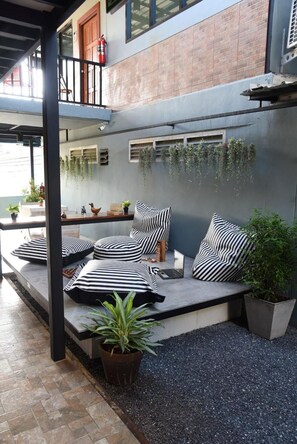 Balcony - Zleepingpills Aonang Krabi - Hostel (Krabi)
