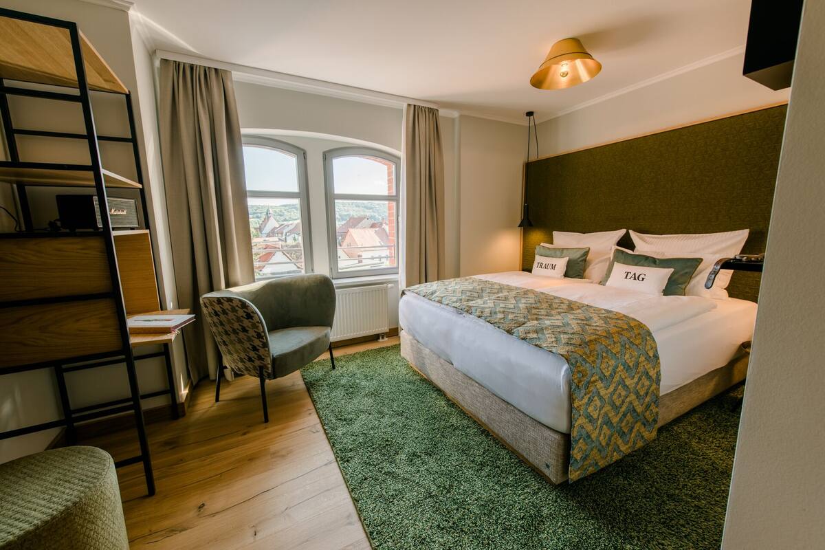 Habitación básica doble | Ropa de cama de alta calidad, minibar, escritorio